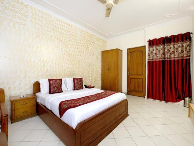 Hotel Paradise Chandīgarh מראה חיצוני תמונה